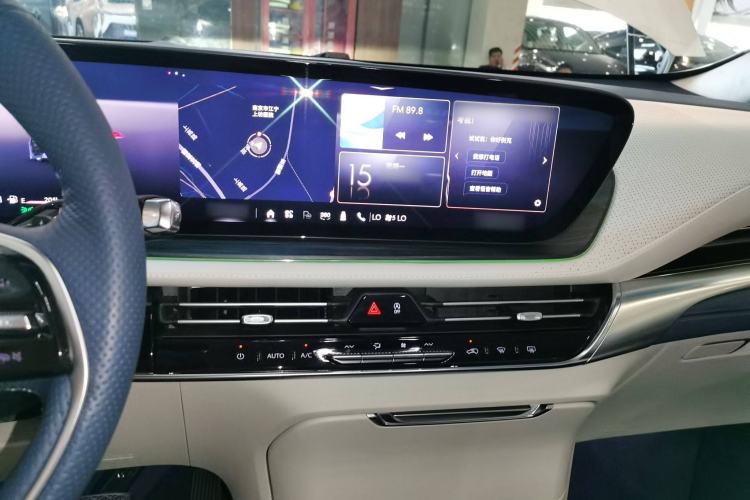 Used Buick Century 2023 2.0T Six-Seater Yinshi Edition Audio And AC Panel