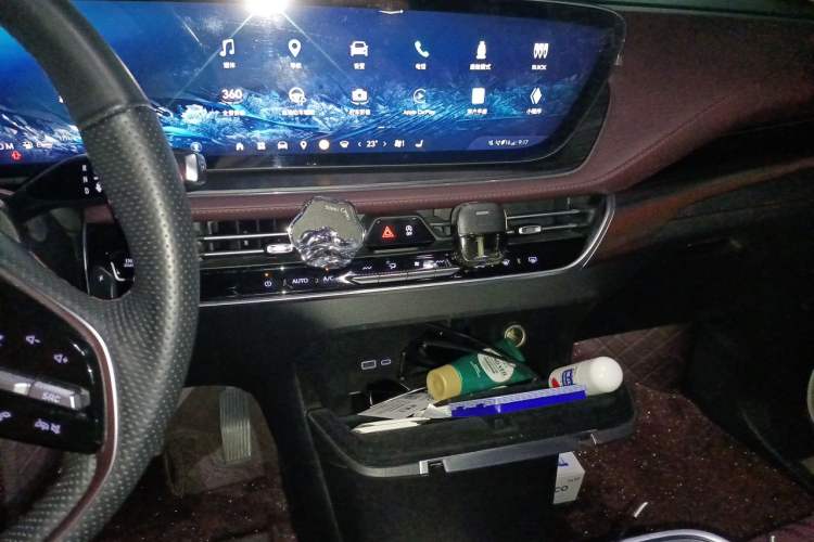 Used Buick Century 2023 2.0T Seven-Seater Yinshi Edition Audio And AC Panel