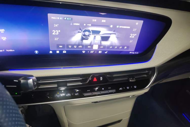 Used Buick Century 2023 2.0T Six-Seater Yinshi Edition Audio And AC Panel