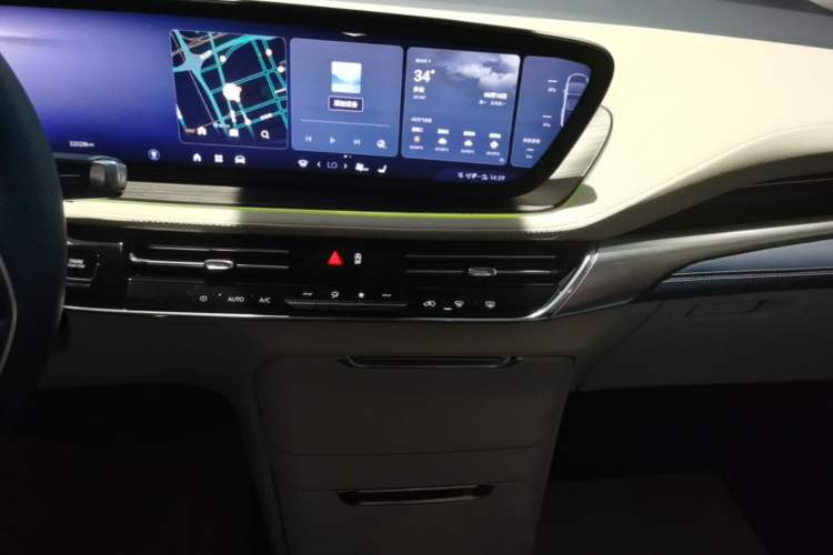 Used Buick Century 2023 2.0T Six-Seater Yinshi Edition Audio And AC Panel