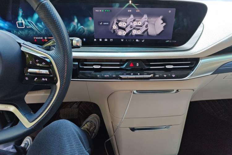 Used Buick Century 2023 2.0T Seven-Seater Yinshi Edition Audio And AC Panel