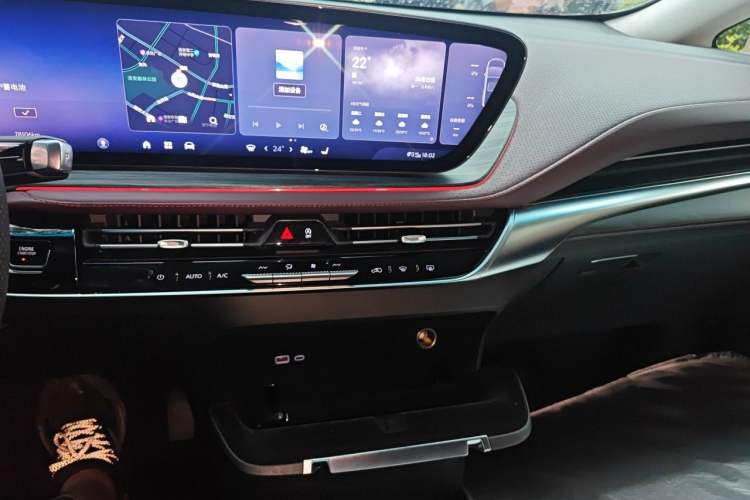 Used Buick Century 2023 2.0T Six-Seater Yinshi Edition Audio And AC Panel
