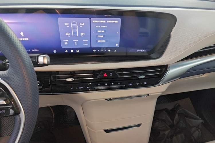 Used Buick Century 2023 2.0T Six-Seater Yinshi Edition Audio And AC Panel