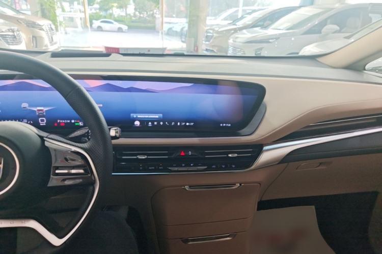Used Buick Century 2023 2.0T Seven-Seater Deluxe Edition Center Console