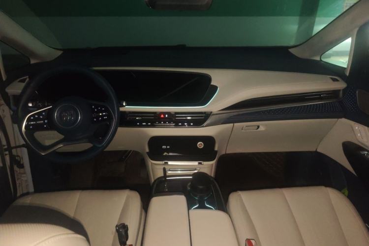 Used Buick Century 2023 2.0T Six-Seater Yinshi Edition Center Console