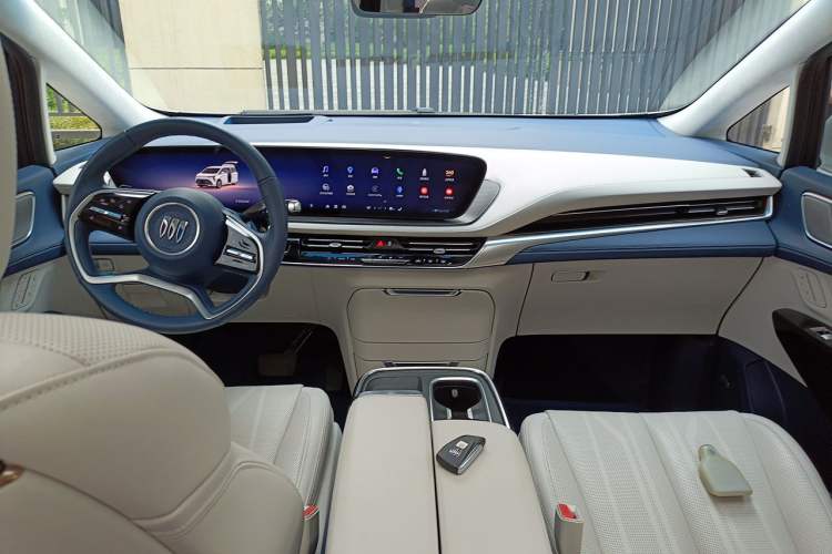 Used Buick Century 2023 2.0T Six-Seater Yinshi Edition Center Console