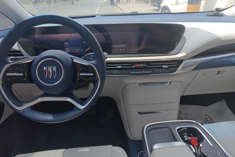 Used Buick Century 2023 2.0T Six-Seater Yinshi Edition Center Console