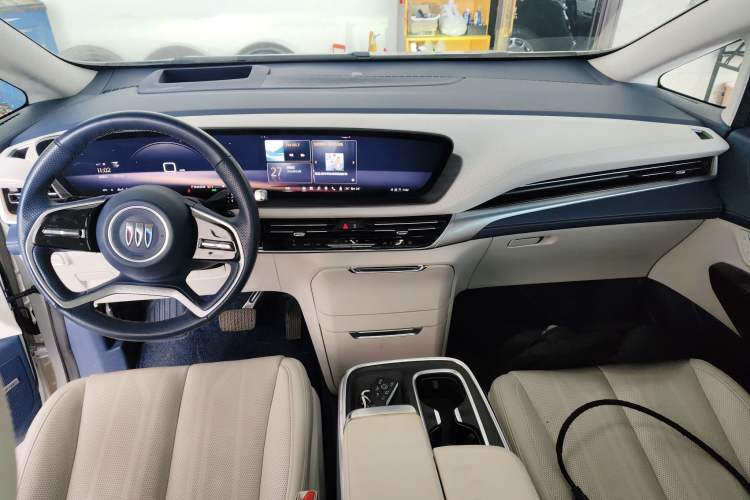 Used Buick Century 2023 2.0T Six-Seater Yinshi Edition Center Console