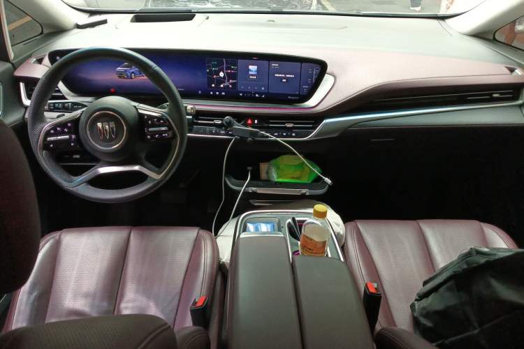 Used Buick Century 2023 2.0T Seven-Seater Yinshi Edition Center Console