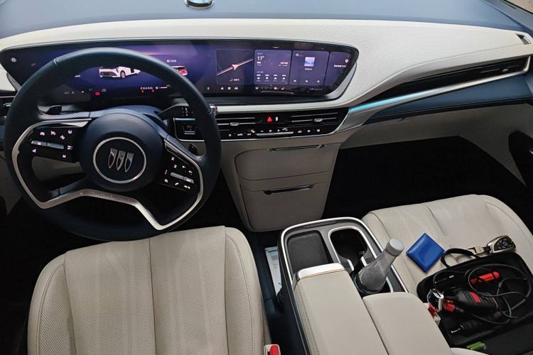 Used Buick Century 2023 2.0T Six-Seater Yinshi Edition Center Console