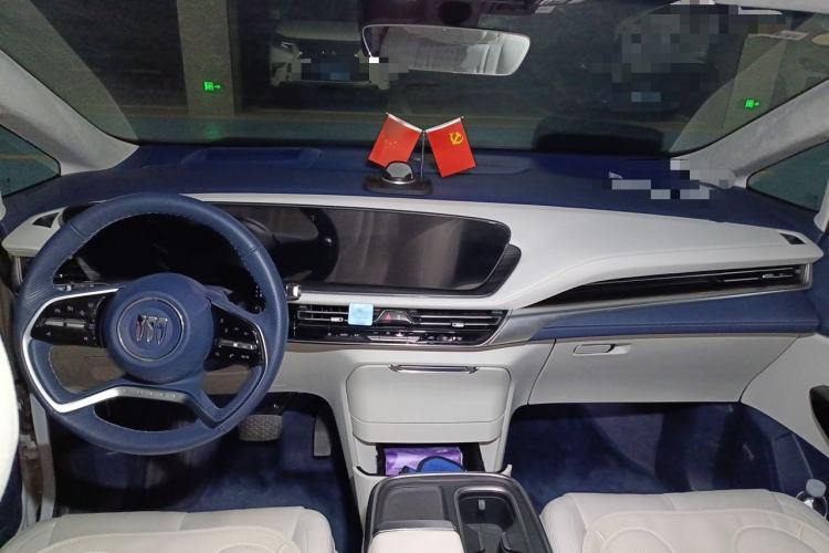 Used Buick Century 2023 2.0T Six-Seater Yinshi Edition Center Console