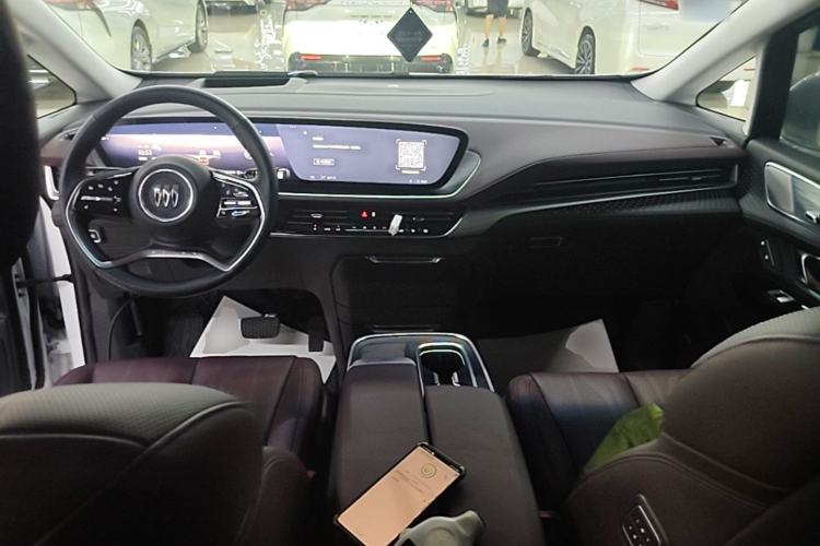Used Buick Century 2023 2.0T Six-Seater Yinshi Edition Center Console