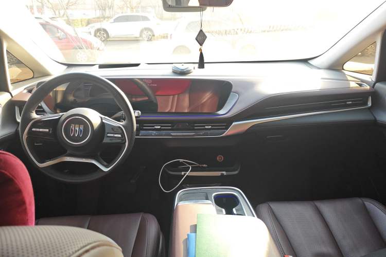 Used Buick Century 2023 2.0T Six-Seater Yinshi Edition Center Console