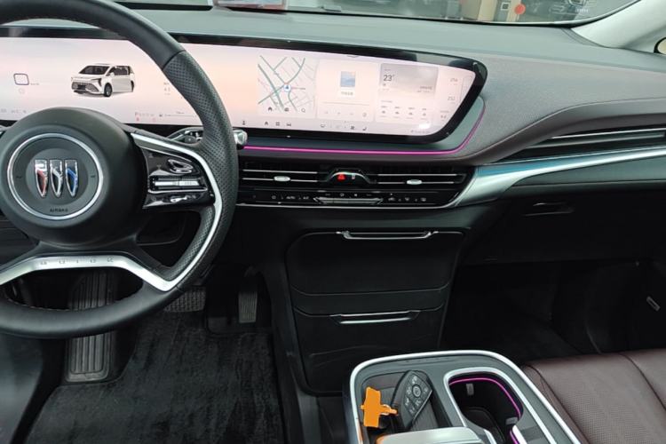 Used Buick Century 2023 2.0T Six-Seater Yinshi Edition Center Console