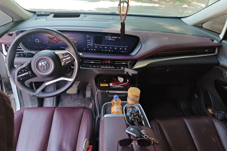 Used Buick Century 2023 2.0T Six-Seater Yinshi Edition Center Console