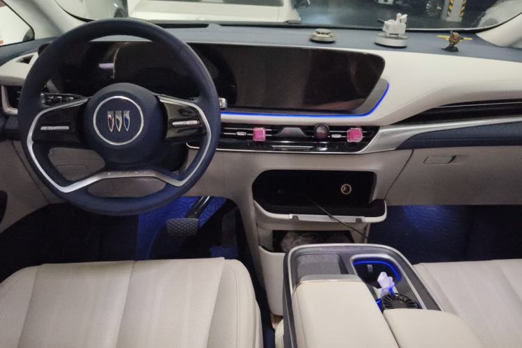 Used Buick Century 2023 2.0T Seven-Seater Yinshi Edition Center Console