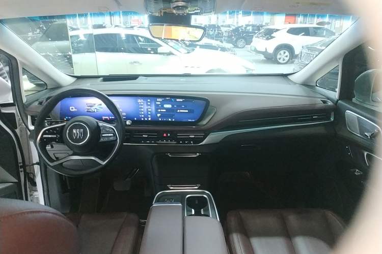 Used Buick Century 2023 2.0T Six-Seater Yinshi Edition Center Console