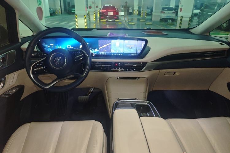 Used Buick Century 2023 2.0T Six-Seater Yinshi Edition Center Console