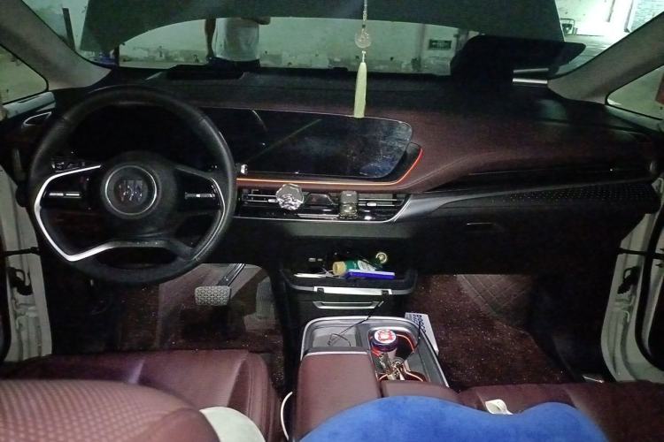 Used Buick Century 2023 2.0T Seven-Seater Yinshi Edition Center Console