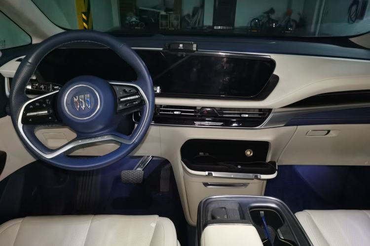 Used Buick Century 2023 2.0T Seven-Seater Yinshi Edition Center Console