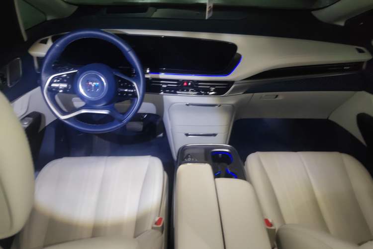 Used Buick Century 2023 2.0T Six-Seater Yinshi Edition Center Console