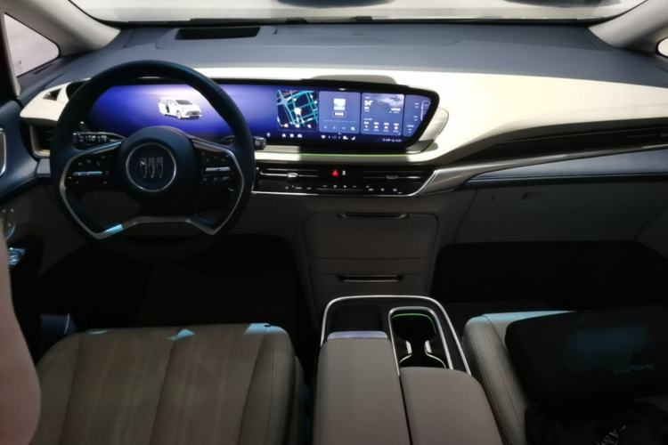 Used Buick Century 2023 2.0T Six-Seater Yinshi Edition Center Console