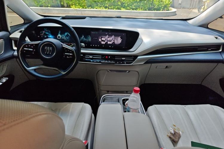 Used Buick Century 2023 2.0T Seven-Seater Yinshi Edition Center Console