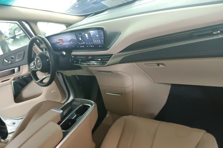 Used Buick Century 2023 2.0T Seven-Seater Deluxe Edition Center Console