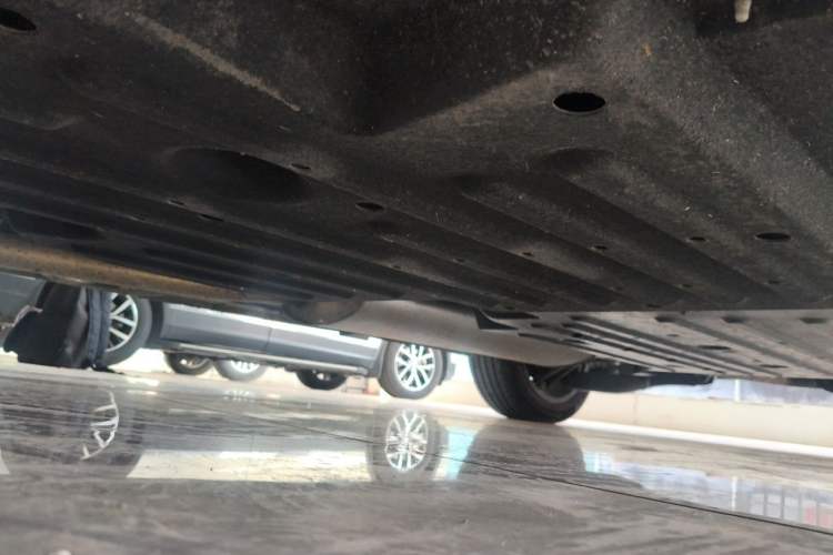 Used Buick Century 2023 2.0T Seven-Seater Yinshi Edition Chassis Front Left
