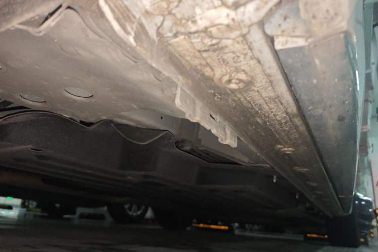 Used Buick Century 2023 2.0T Six-Seater Yinshi Edition Chassis Front Left