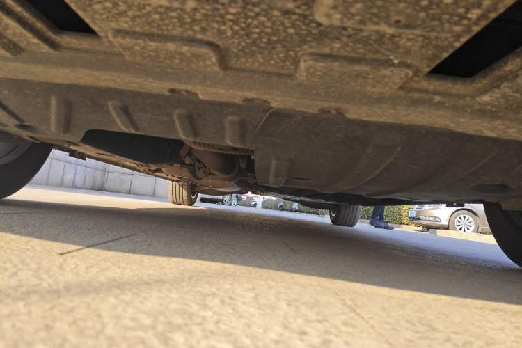 Used Buick Century 2023 2.0T Six-Seater Yinshi Edition Chassis Front