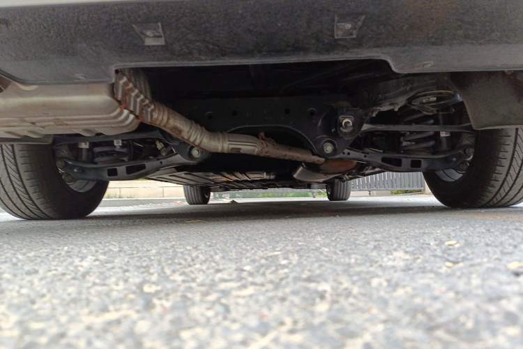 Used Buick Century 2023 2.0T Six-Seater Yinshi Edition Chassis Rear