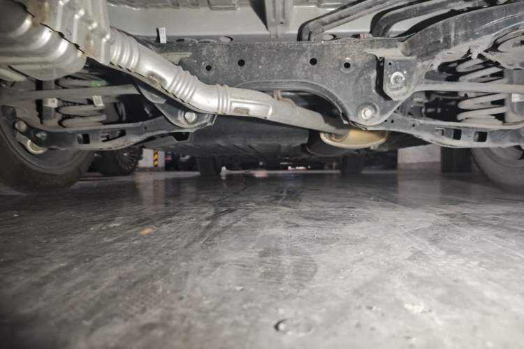Used Buick Century 2023 2.0T Six-Seater Yinshi Edition Chassis Rear