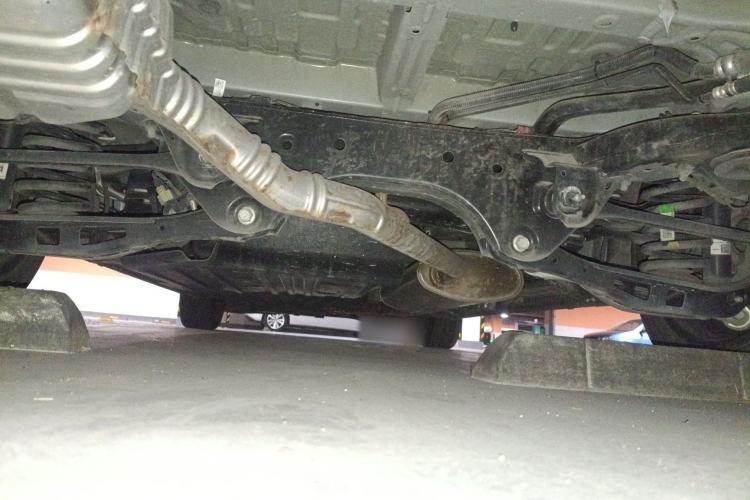 Used Buick Century 2023 2.0T Six-Seater Yinshi Edition Chassis Rear