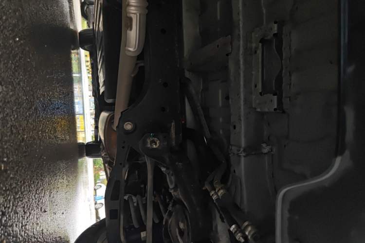 Used Buick Century 2023 2.0T Six-Seater Yinshi Edition Chassis Rear