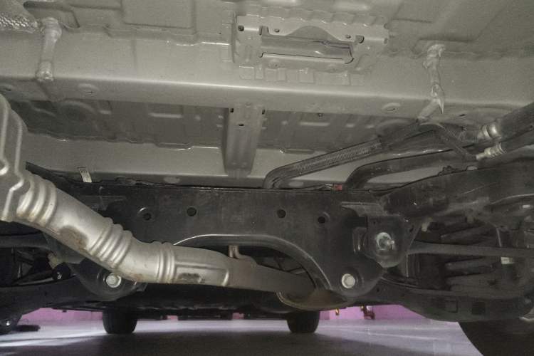 Used Buick Century 2023 2.0T Seven-Seater Yinshi Edition Chassis Rear