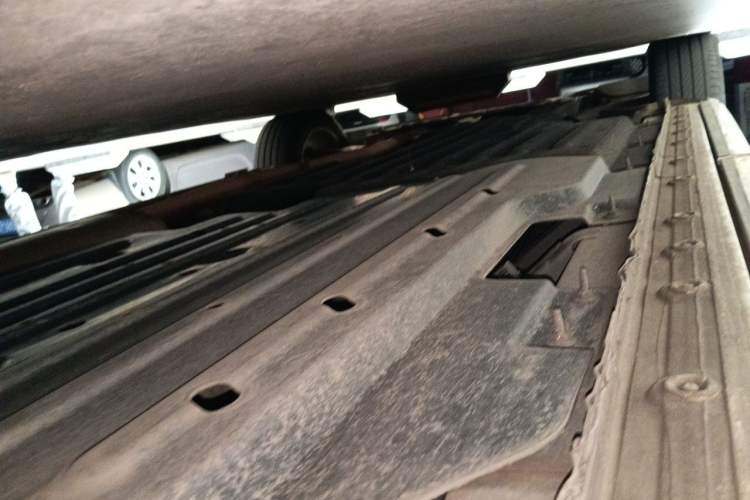 Used Buick Century 2023 2.0T Seven-Seater Yinshi Edition Chassis Rear Left