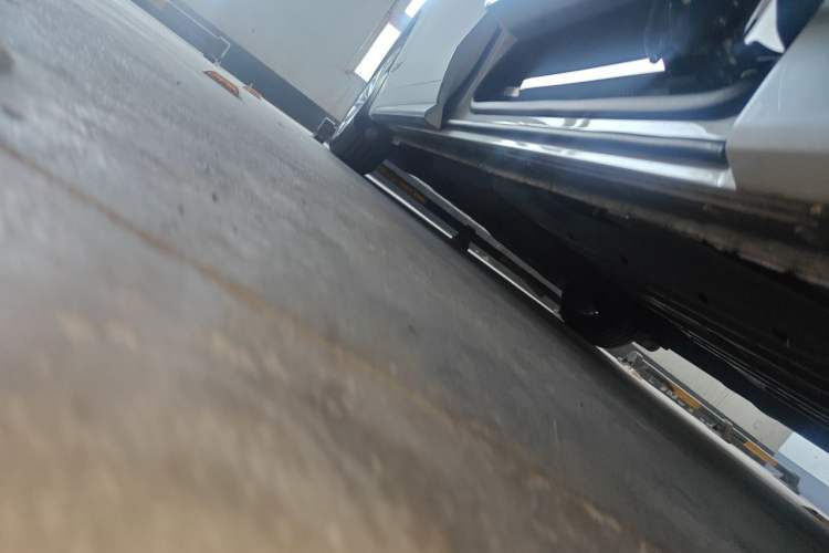 Used Buick Century 2023 2.0T Seven-Seater Yinshi Edition Chassis Rear Left