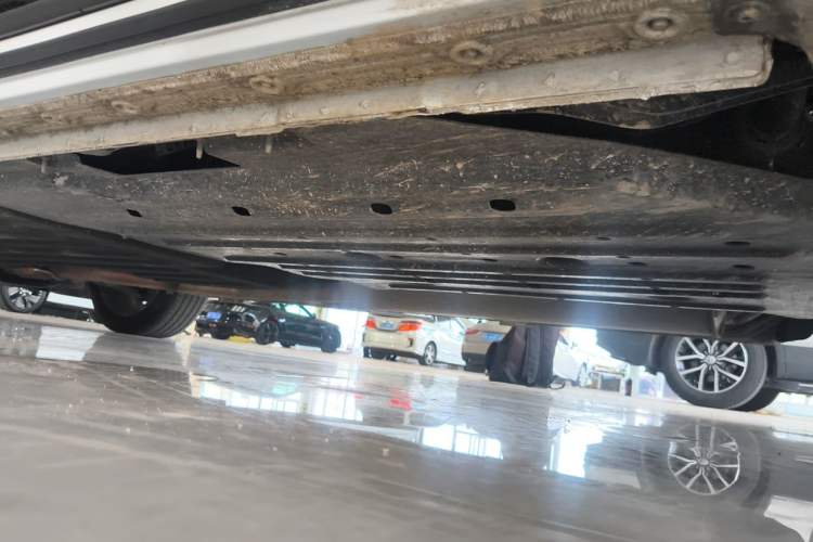 Used Buick Century 2023 2.0T Seven-Seater Yinshi Edition Chassis Rear Left