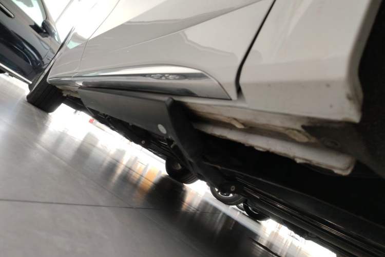 Used Buick Century 2023 2.0T Six-Seater Yinshi Edition Chassis Rear Left