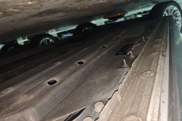 Used Buick Century 2023 2.0T Six-Seater Yinshi Edition Chassis Rear Left