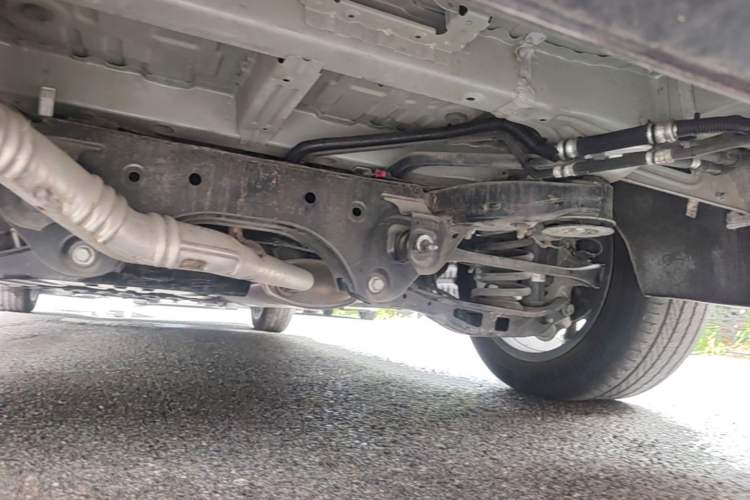 Used Buick Century 2023 2.0T Six-Seater Yinshi Edition Chassis Rear