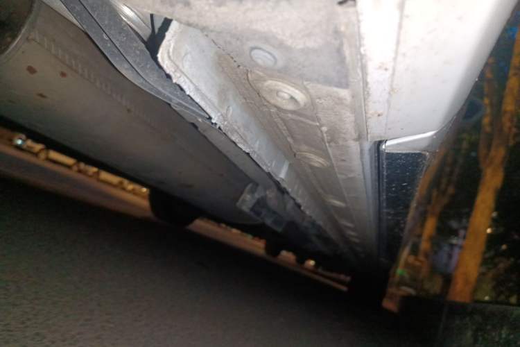 Used Buick Century 2023 2.0T Six-Seater Yinshi Edition Chassis Rear Right