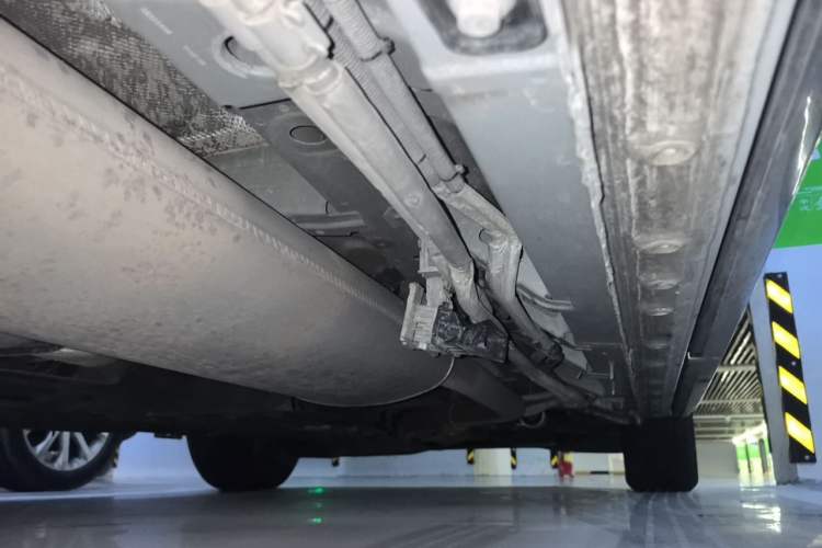 Used Buick Century 2023 2.0T Six-Seater Yinshi Edition Chassis Rear Right