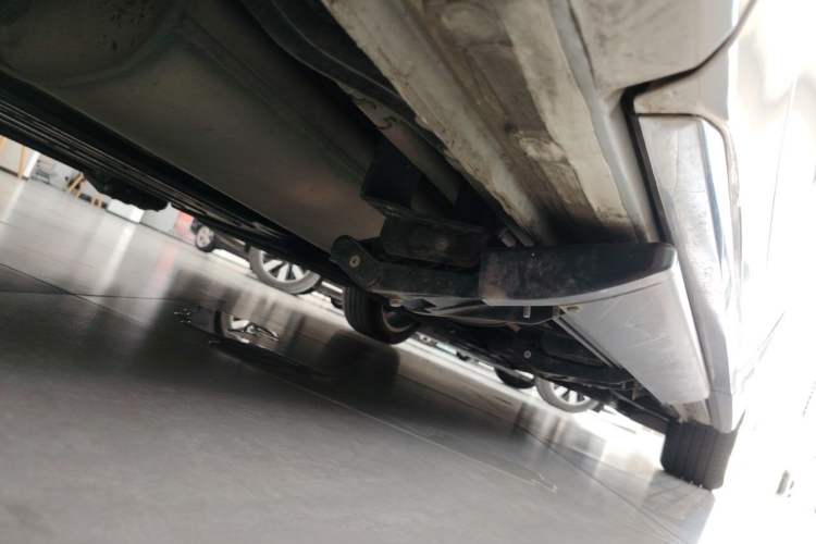 Used Buick Century 2023 2.0T Six-Seater Yinshi Edition Chassis Rear Right