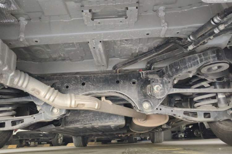 Used Buick Century 2023 2.0T Seven-Seater Yinshi Edition Chassis Rear