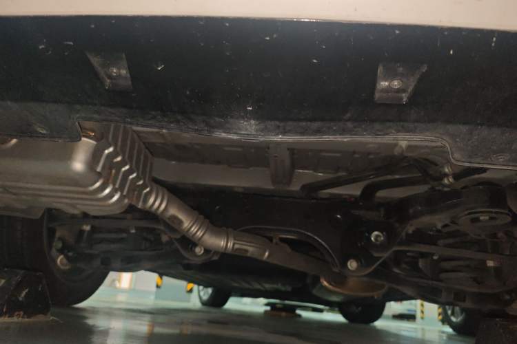 Used Buick Century 2023 2.0T Six-Seater Yinshi Edition Chassis Rear