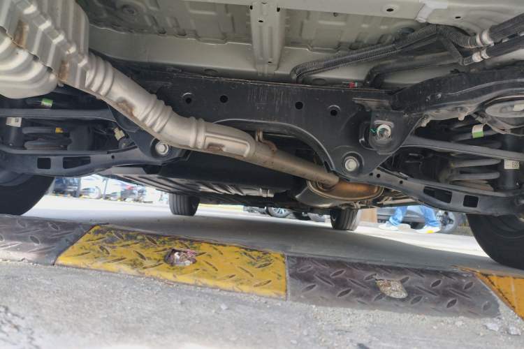 Used Buick Century 2023 2.0T Six-Seater Yinshi Edition Chassis Rear
