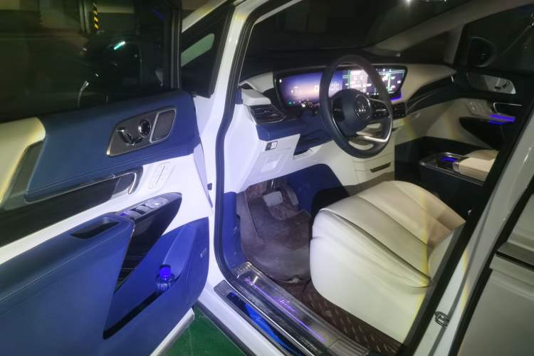 Used Buick Century 2023 2.0T Six-Seater Yinshi Edition Driver Seat