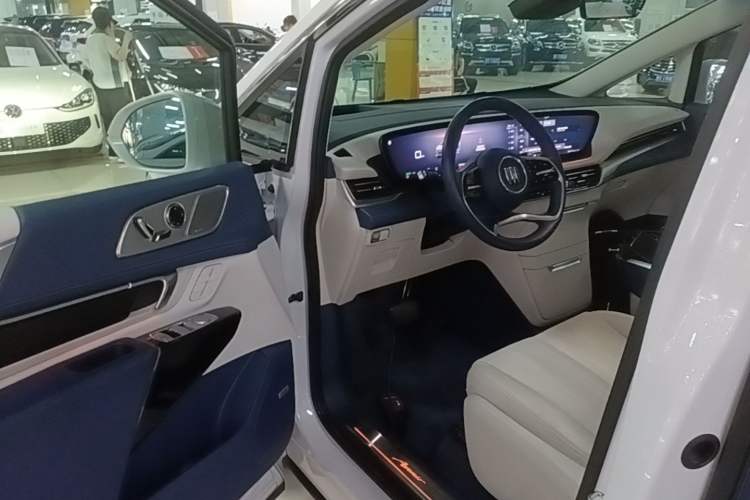 Used Buick Century 2023 2.0T Six-Seater Yinshi Edition Driver Seat